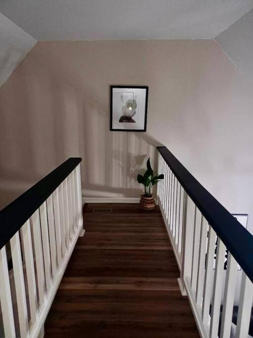 Plush Two Bedroom Retreat. A Home Away From Home! 리버데일 외부 사진