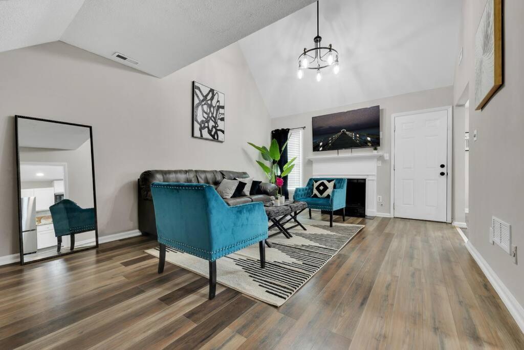 Plush Two Bedroom Retreat. A Home Away From Home! 리버데일 외부 사진