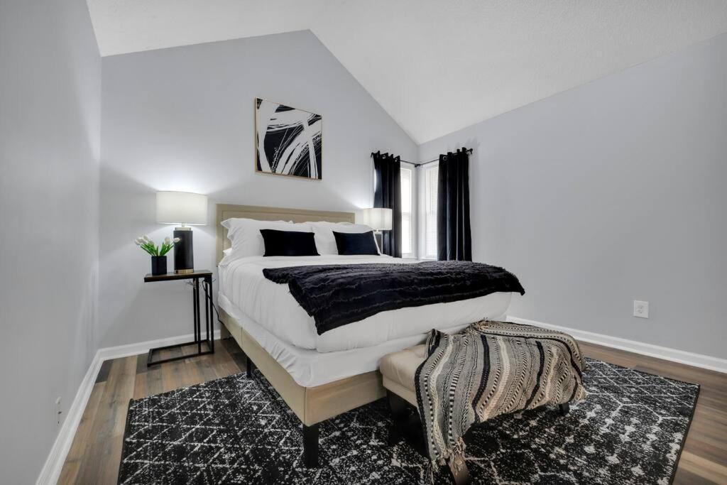Plush Two Bedroom Retreat. A Home Away From Home! 리버데일 외부 사진