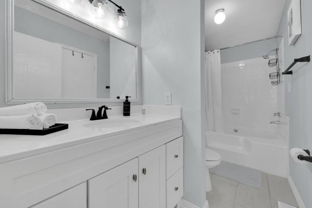 Plush Two Bedroom Retreat. A Home Away From Home! 리버데일 외부 사진